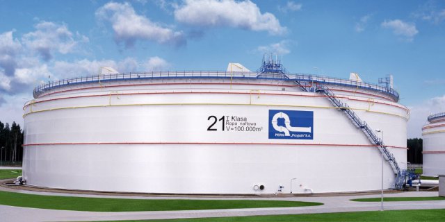 Zbiornik magazynowy na ropę surowcową w Adamowie