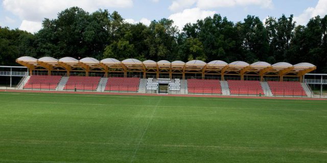 Centrum Sportowo-Rekreacyjne w Brzegu - przebudowa boisk z zapleczem