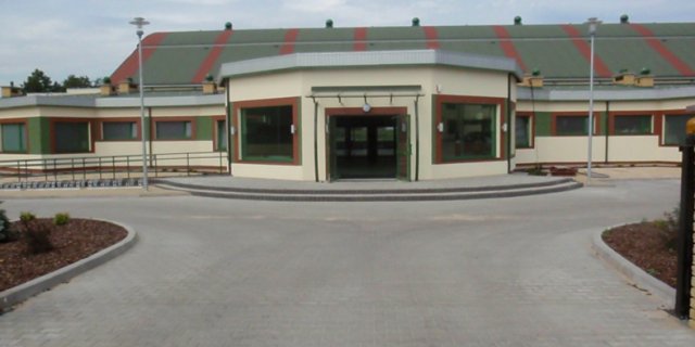 Gminno-szkolna hala sportowa wraz z zapleczem w Moszczenicy