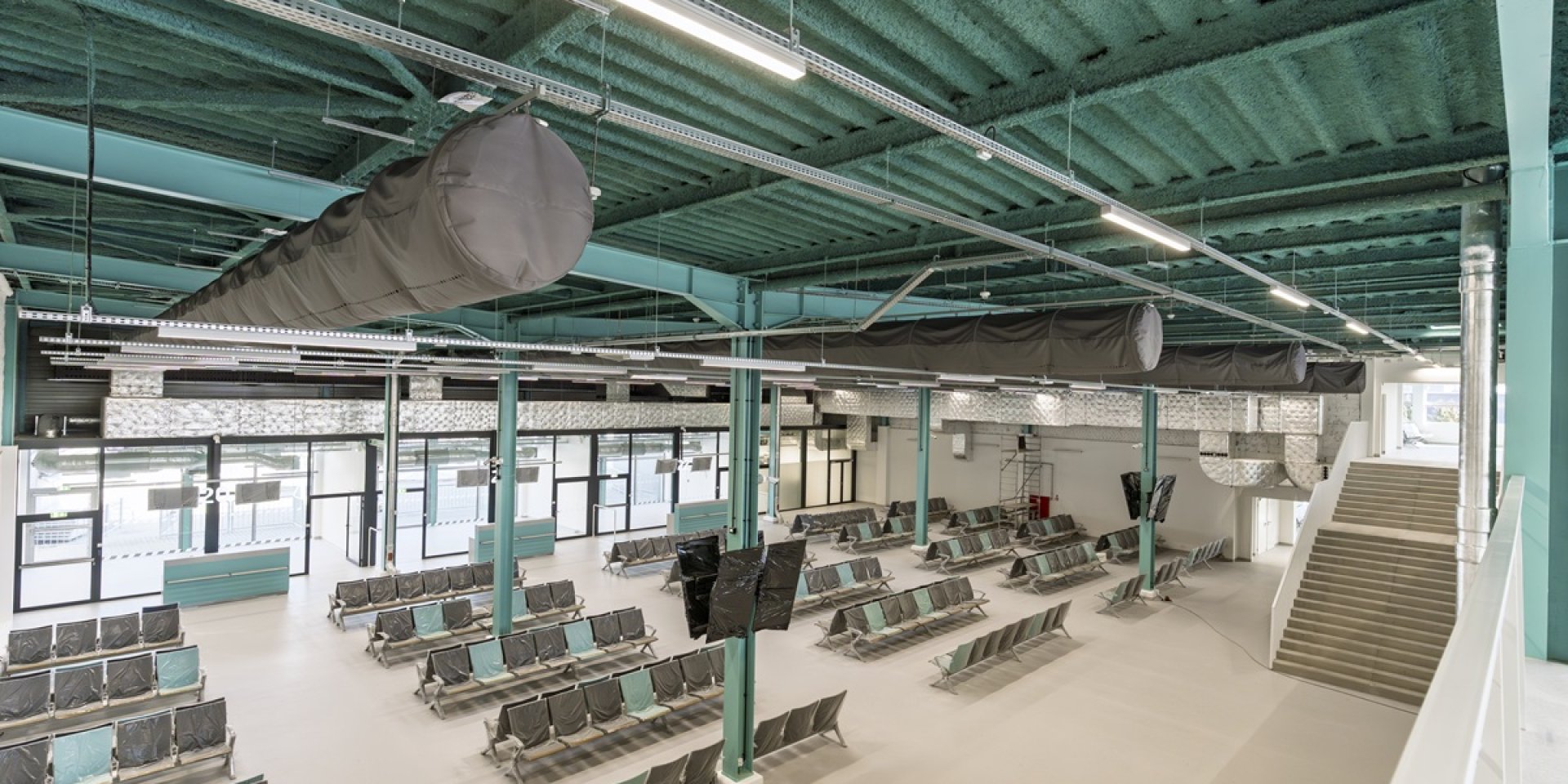 Przebudowa istniejącego budynku starego terminala Cargo na potrzeby tymczasowych poczekalni przedodlotowych Pre-Boarding Zone Non Schengen