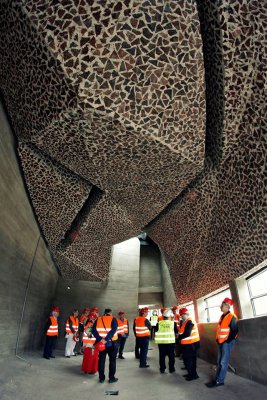 Fernando Menis opowiedział studentom o tym jak opracował koncepcję projektu Centrum Kulturalno-Kongresowego na Jordankach w Toruniu.