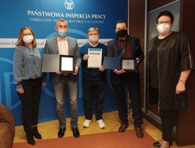 Zespół budowy hali widowiskowo-sportowej w Puławach nagrodzony za bezpieczną pracę