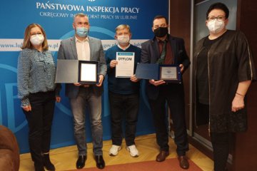 Zespół budowy hali widowiskowo-sportowej w Puławach nagrodzony za bezpieczną pracę