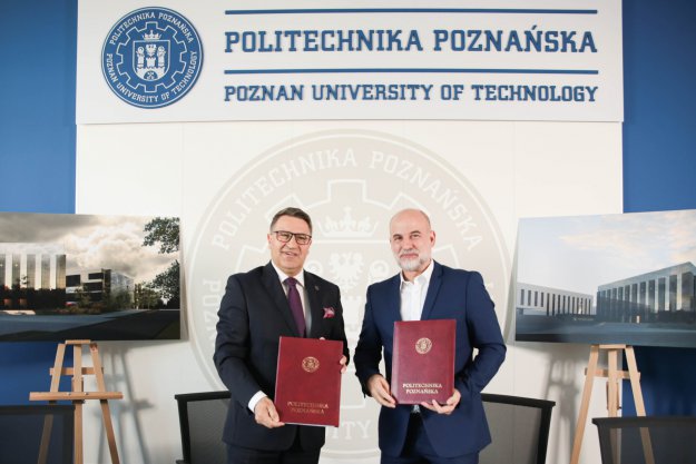 Od lewej: prof. dr hab. inż. Teofil Jesionowski (Rektor Politechniki Poznańskiej) oraz Jorge Calabuig Ferre (Wiceprezes Zarządu Mostostal Warszawa), fot. Politechnika Poznańska. 