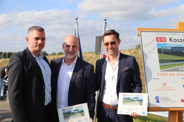 Od lewej: Bartłomiej Serwatka (Dyrektor Kontraktu), Jorge Calabuig Ferre (Wiceprezes Zarządu Mostostalu Warszawa), Sławomir Barczak (Dyrektor Obszaru Infrastruktury), fot. MW.