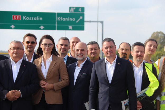 Andrzej Adamczyk (Minister Infrastruktury), Sławomir Barczak (Dyrektor Obszaru Infrastruktury), Małgorzata Golińska (Sekretarz Stanu), Bartłomiej Serwatka (Dyrektor Kontraktu), Jorge Calabuig Ferre (Wiceprezes Zarządu Mostostalu Warszawa), fot. MW.
