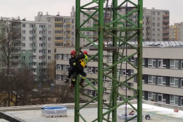 Dobre praktyki BHP: ewakuacja z kabiny żurawia