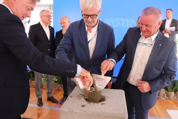 Roger Andersson (Dyrektor Generalny Vastint Poland) , Szymon Wojciechowski (Prezes Zarządu APA Wojciechowski Architekci), Jacek Szymanek (Członek Zarządu Mostostal Warszawa) 