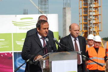 Michel Platini na budowie Mostostalu