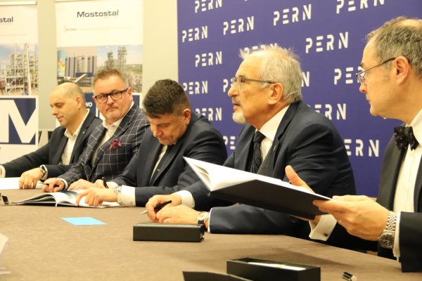 Mostostal Warszawa z kolejnym strategicznym kontraktem z PERN