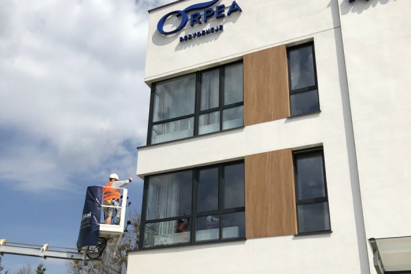 Odwiedziny z podnośnika - wspólna akcja Mostostalu Warszawa i Orpea Polska