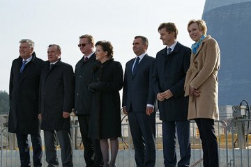Pani Premier z kielnią