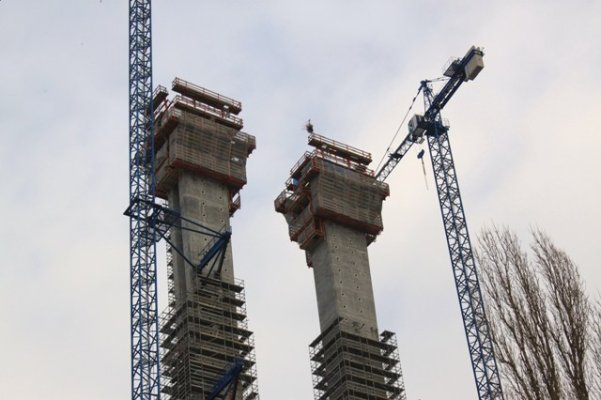 Pylon mostu we Wrocławiu ma już 122 m