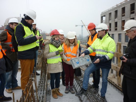 Studenci AGH z wizytą na budowie apartamentów w 100-letniej elektrowni