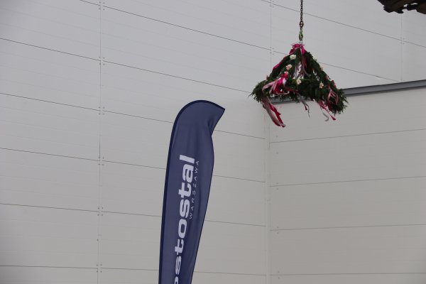 Zakład produkcyjny ETAC w Tczewie - wiecha zawieszona!