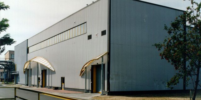 Production hall of tyre plant with business centre for TC Dębica (Grupa Goodyear)