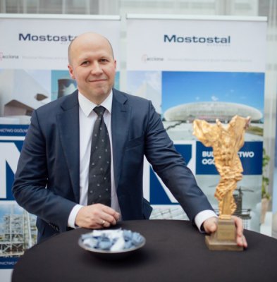 Mostostal Warszawa with the golden statuette of Builder of Polish Sports
