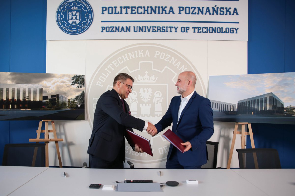 from the left: Professor Doctor EngineerTeofil Jesionowski (Rector of Poznań University of Technology) and Jorge Calabuig Ferre (Vice President of the Board of Mostostal Warszawa), photo Poznań Universisty of Technology.