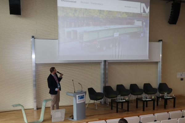 Mostostal Warszawa about the experience in construction of bridges of composites