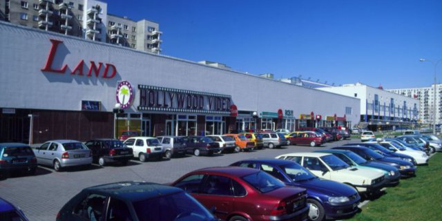 Trade and service centre 