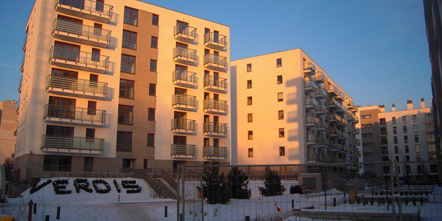 Complex of multifamily residential buildings with service premises on the ground floor and underground garage at Sowińskiego and Człuchowska Streets. Housing estate Verdis – stage 1 B