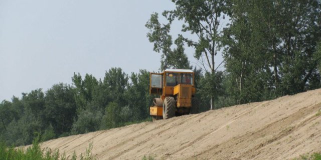 Prawy wał przeciwpowodziowy rzeki Wisły na odcinku Kaniczki - Grabówko w km 15+500 - 17+300 i na odcinku Rudniki - Biała Góra w km 39+000 - 43+900 gm. Sadlinki, Kwidzyń, Ryjewo, pow. Kwidzyn, woj. pomorskie