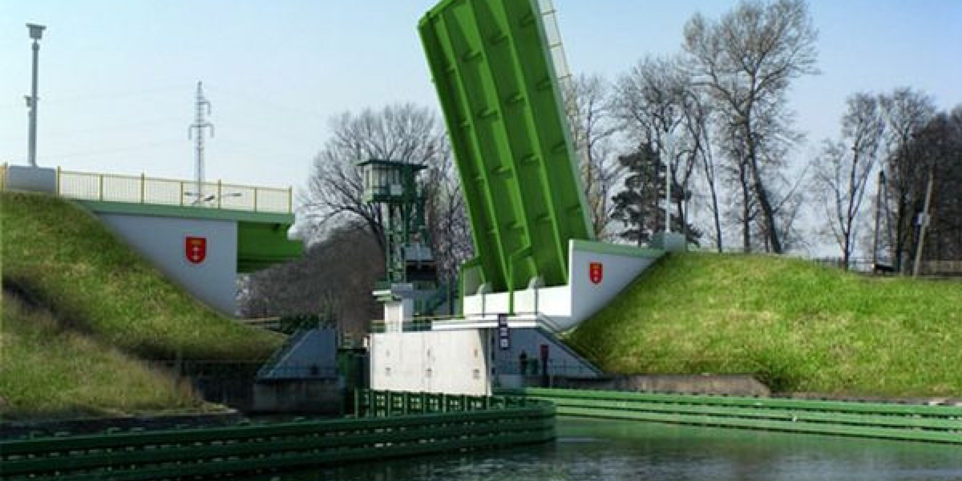 Construction of suspension bridge over the lock in Przegalin