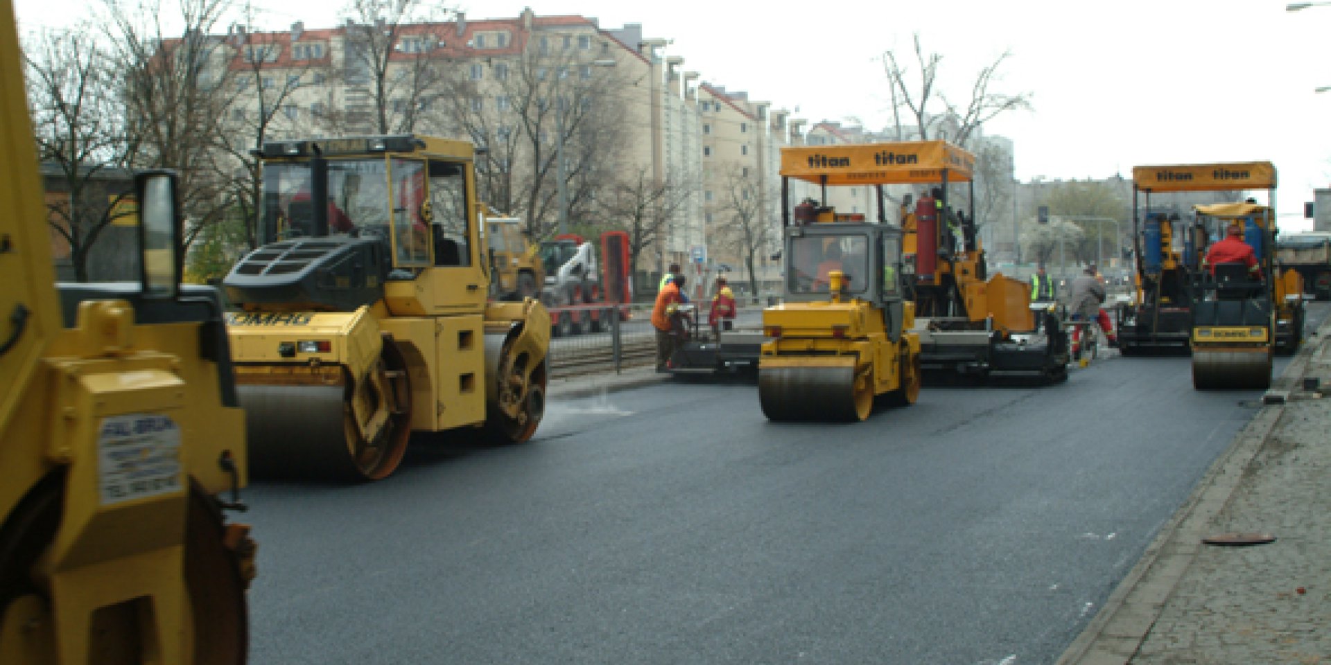 Repair of the surface of Grochowska Street and Trzech Krzyży Square in Warsaw