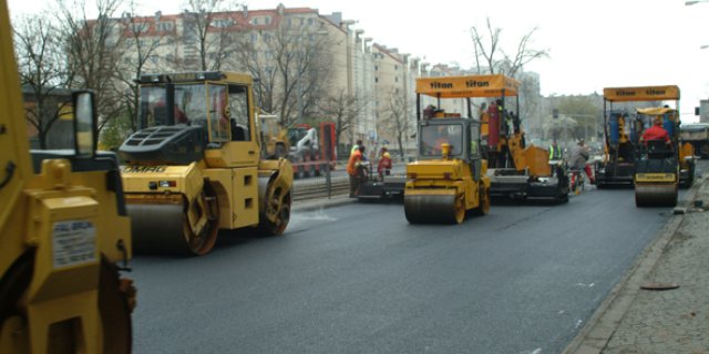 Repair of the surface of Grochowska Street and Trzech Krzyży Square in Warsaw