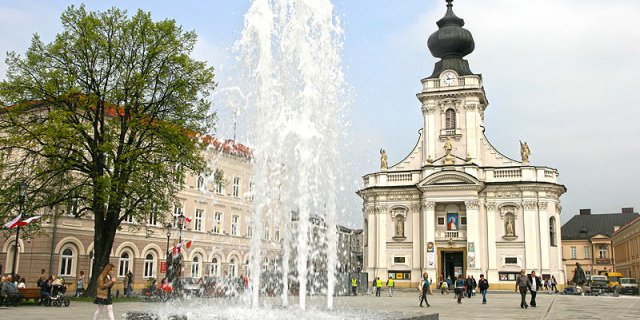 Revitalization of public spaces in the Wadowice market square and adjacent streets together with municipal and road infrastructure