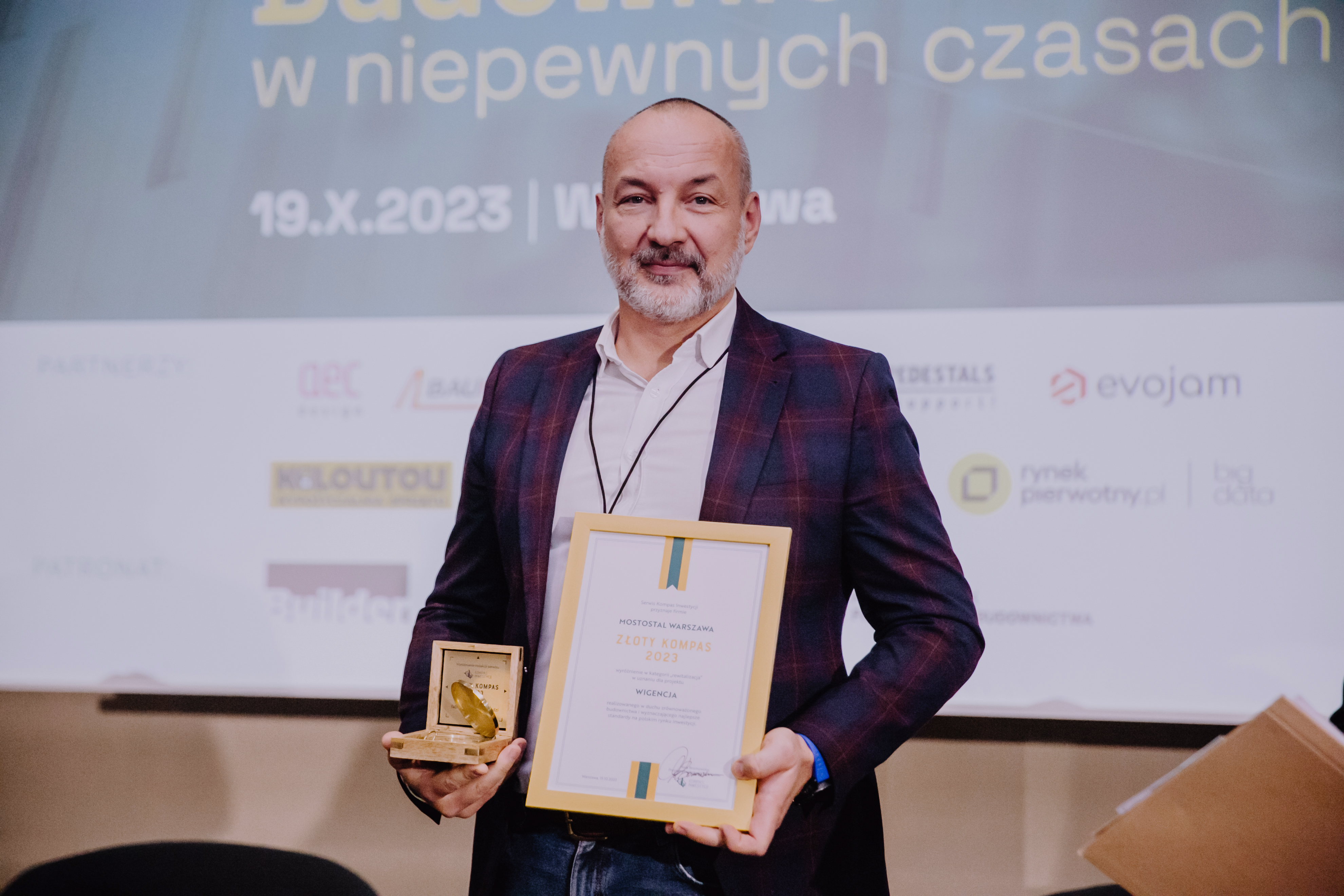 Tomasz Okoń, Dyrektor Grupy Kontraktów Obszaru Wschodniego z nagrodą "Złotego Kompasu"